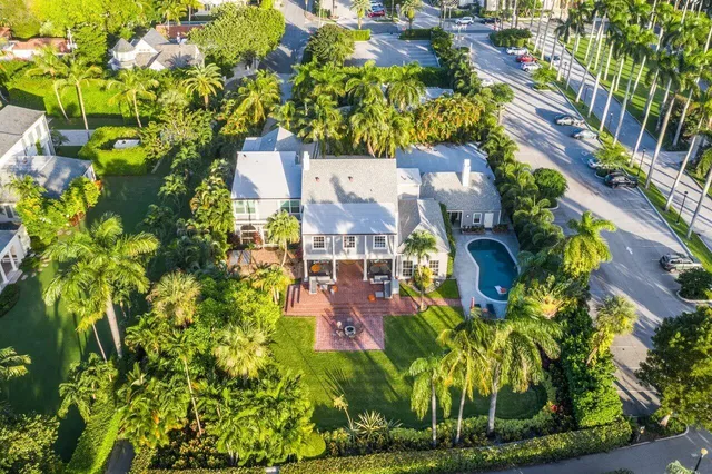 7-bedroom rental at 15 S Lake Trail, Palm Beach