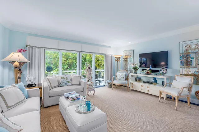 1-bedroom rental at 250 Bradley Place #202, Palm Beach