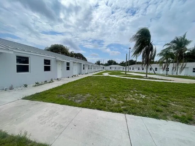 1-bedroom rental at 4393 Windsor Avenue, West Palm Beach