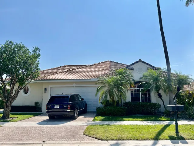 3-bedroom rental at 2921 Twin Oaks Way, Wellington