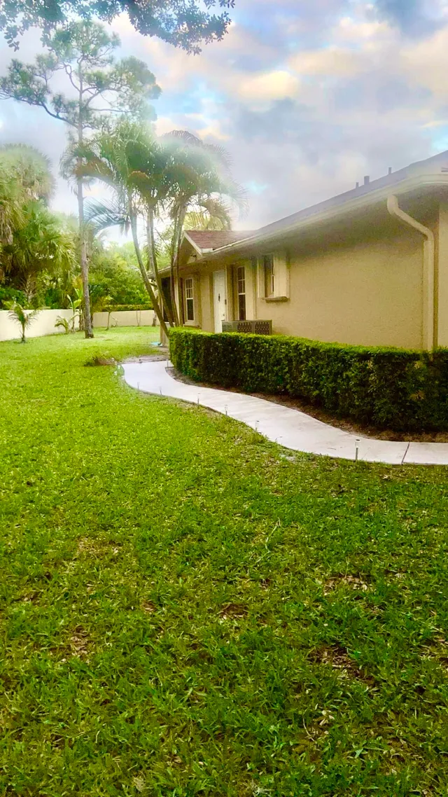 2-bedroom rental at 2004 Maplewood Drive #2004, Greenacres
