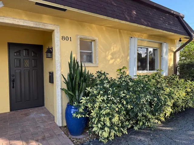 1-bedroom rental at 801 NE 2nd Avenue, Delray Beach