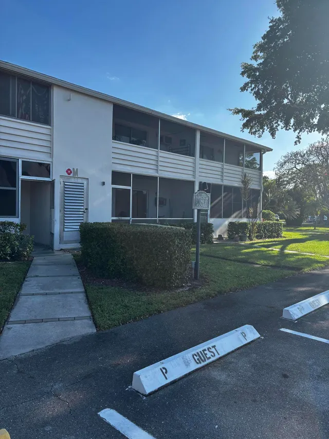 1-bedroom rental at 284 Windsor M, West Palm Beach