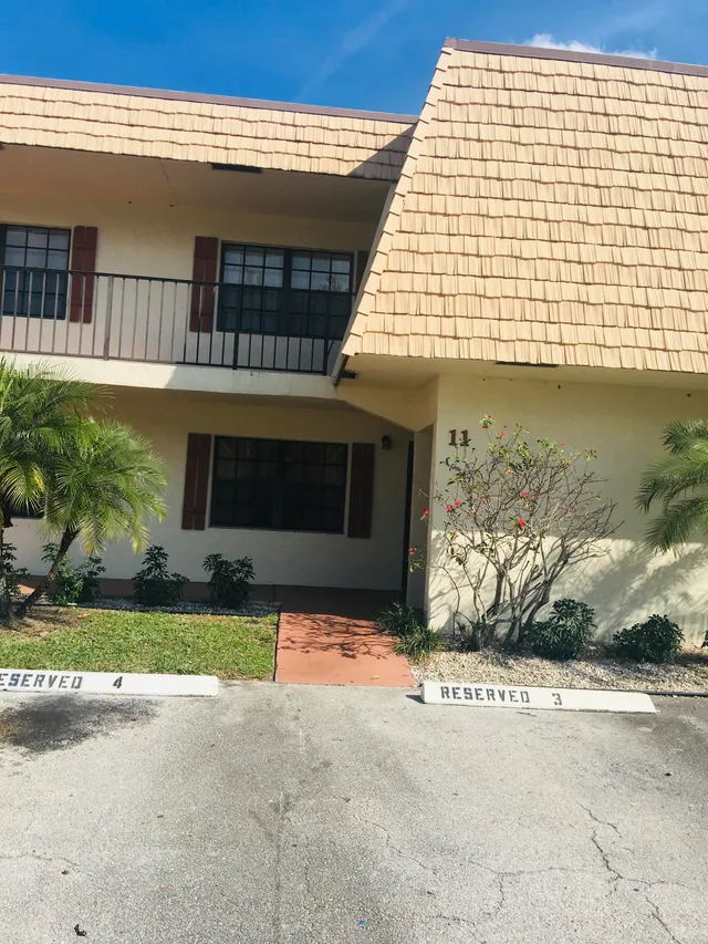 2-bedroom rental at 4243 Oak Terrace Drive #4243, Greenacres