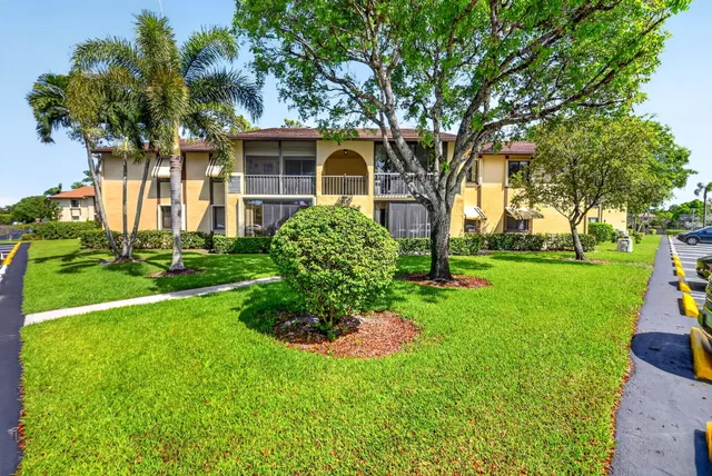 2-bedroom home at 207 Pine Hov Circle #D2, Greenacres