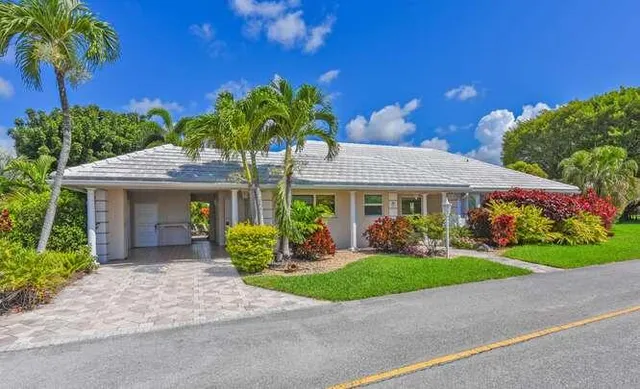 3-bedroom home at 437 French Royale Circle, Atlantis