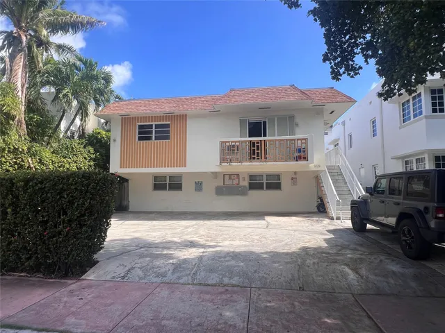 1-bedroom home at 919 Michigan Avenue #3, Miami Beach
