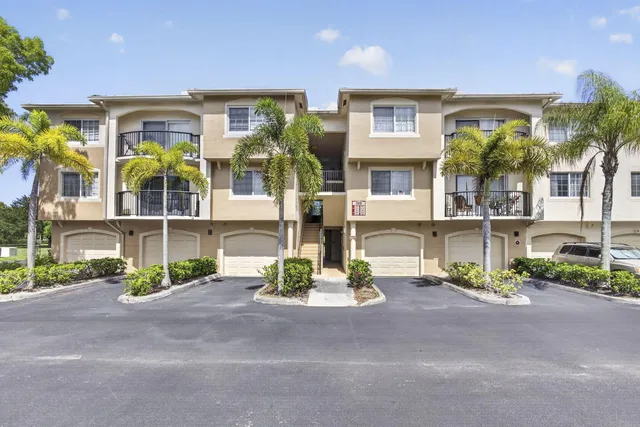 2-bedroom home at 800 S Crestwood Ct Court S #809, Royal Palm Beach