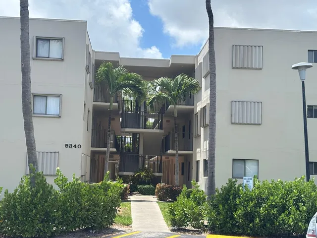 2-bedroom home at 5340 Las Verdes Circle #222, Delray Beach