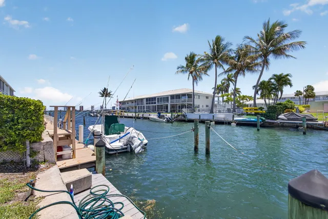2-bedroom home at 110 Wettaw Lane #202, North Palm Beach