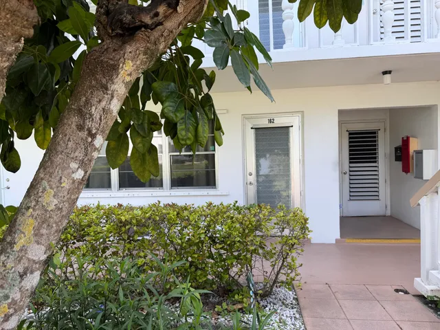 1-bedroom home at 162 Windsor H, West Palm Beach
