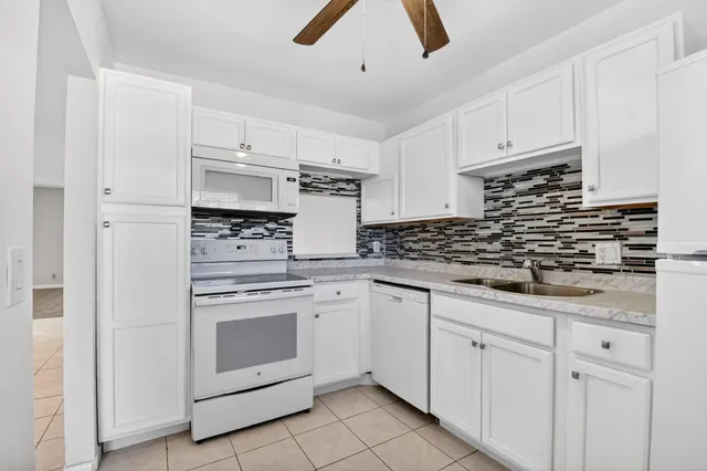 2-bedroom home at 201 Oxford 600, West Palm Beach