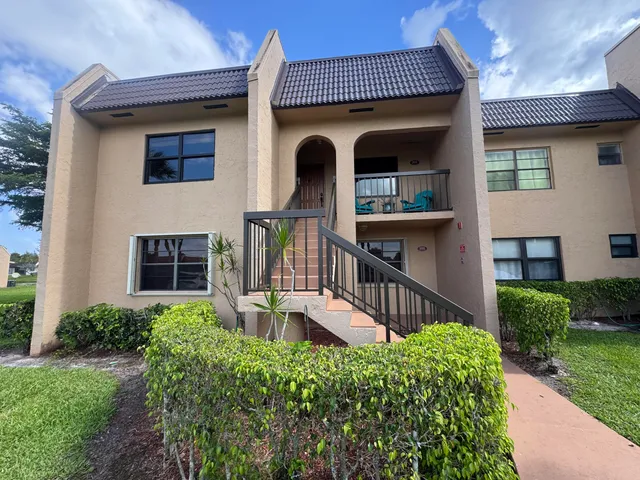 2-bedroom home at 130 Lake Nancy Drive #101, West Palm Beach