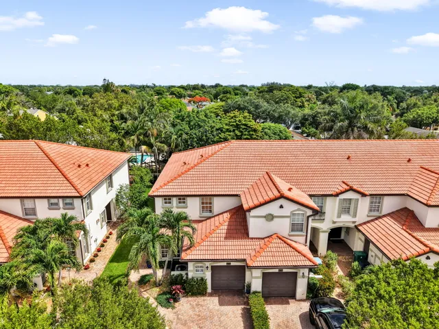 4-bedroom home at 9731 Darlington Place, Cooper City