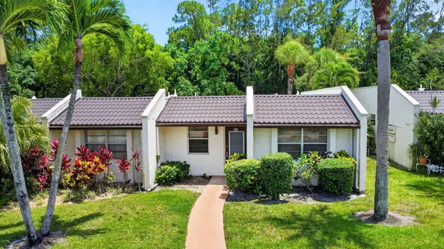 2-bedroom home at 112 Lake Olive Drive, Royal Palm Beach