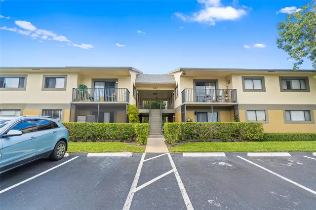 2-bedroom home at 567 Trace Circle #104, Deerfield Beach