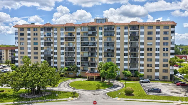 2-bedroom home at 4174 Inverrary Drive #513, Lauderhill