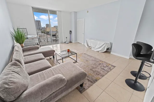 2-bedroom home at 140 S Dixie Highway #813, Hollywood