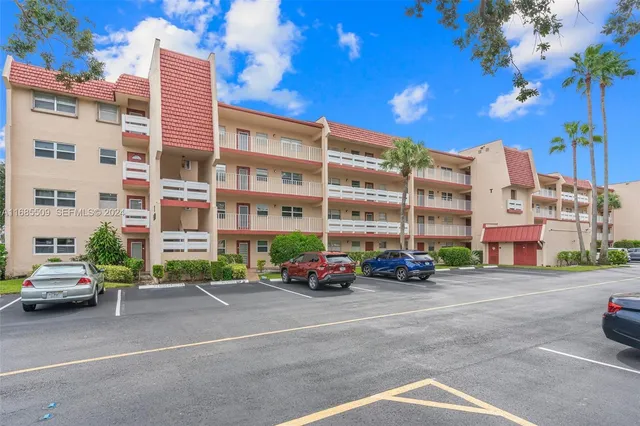 2-bedroom home at 1015 Country Club Drive #307, Margate