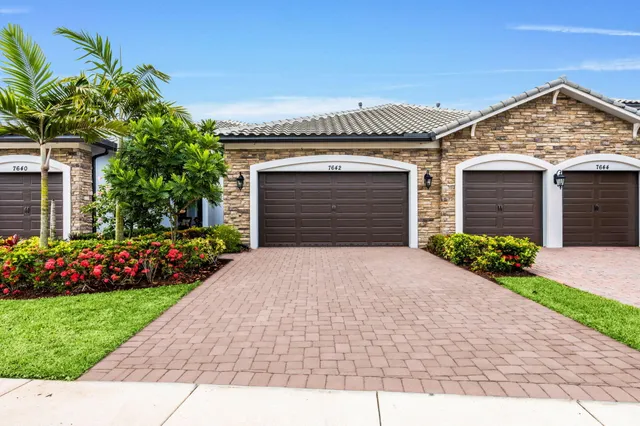 3-bedroom home at 7642 N Blue Spring Drive, Parkland