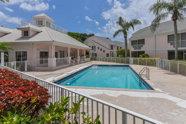 2-bedroom home at 201 Muirfield Court #201e, Jupiter