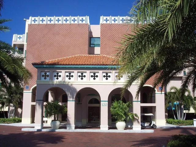 2-bedroom home at 120 SE 5th Avenue #326, Boca Raton