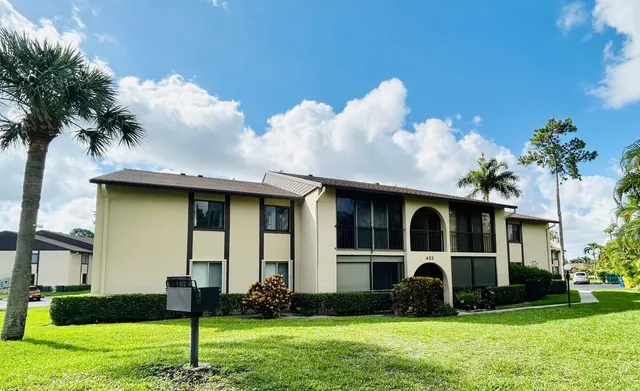 2-bedroom home at 433 Pine Glen Lane #C2, Greenacres