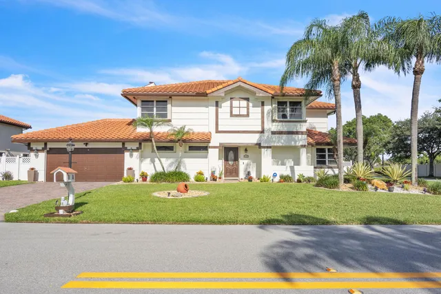 4-bedroom home at 6431 Olde Moat Way, Davie