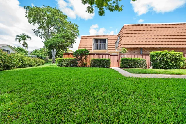 2-bedroom home at 2874 Waterford Drive S, Deerfield Beach