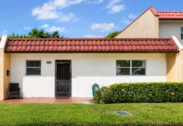 2-bedroom home at 102 Lake Anne Drive, West Palm Beach