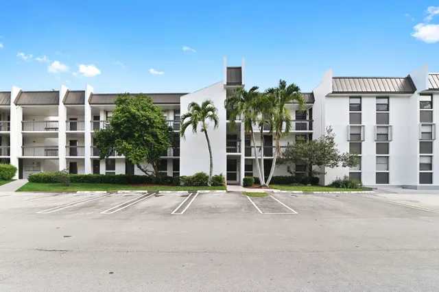 2-bedroom home at 8441 Forest Hills Drive #306, Coral Springs