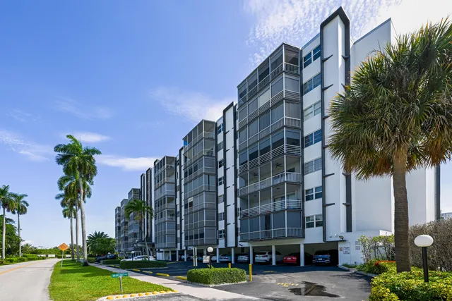 2-bedroom home at 400 Diplomat Parkway #612, Hallandale Beach