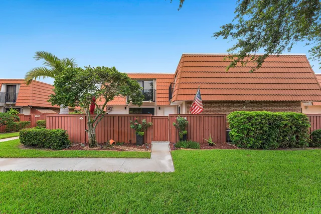 2-bedroom home at 2818 Waterford Drive N, Deerfield Beach