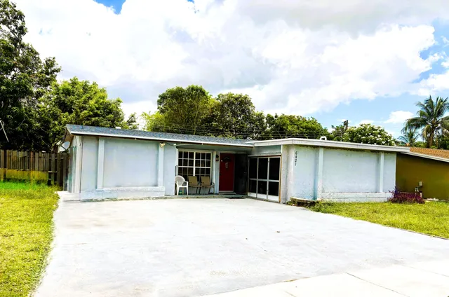 2-bedroom home at 6421 NW 29th Street NW, Sunrise