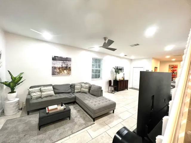 2-bedroom home at 2046 Madeira Drive, Weston