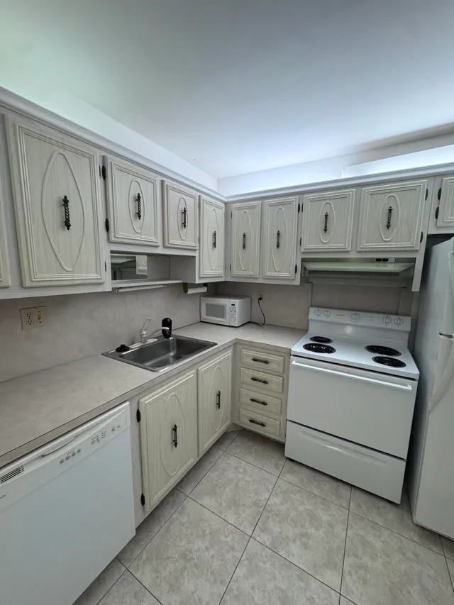 1-bedroom home at 5660 SW 3rd Place #105, Margate