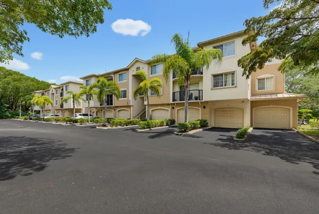 3-bedroom home at 400 N Crestwood Ct Court N #417, Royal Palm Beach