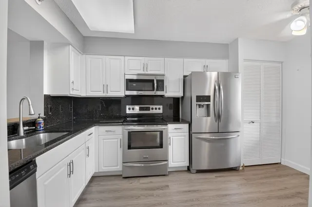 2-bedroom home at 6080 Huntwick Terrace #405, Delray Beach