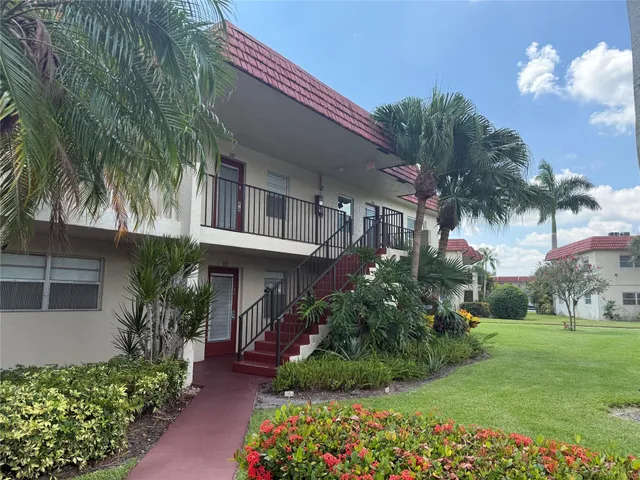 2-bedroom home at 32 Abbey Lane #207, Delray Beach