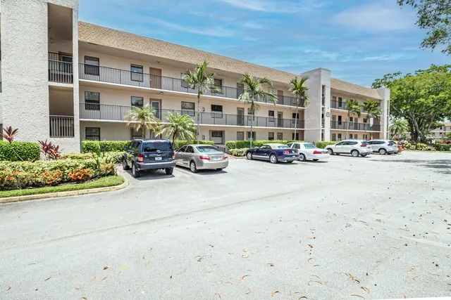 2-bedroom home at 10331 Sunrise Lakes Boulevard #302, Sunrise