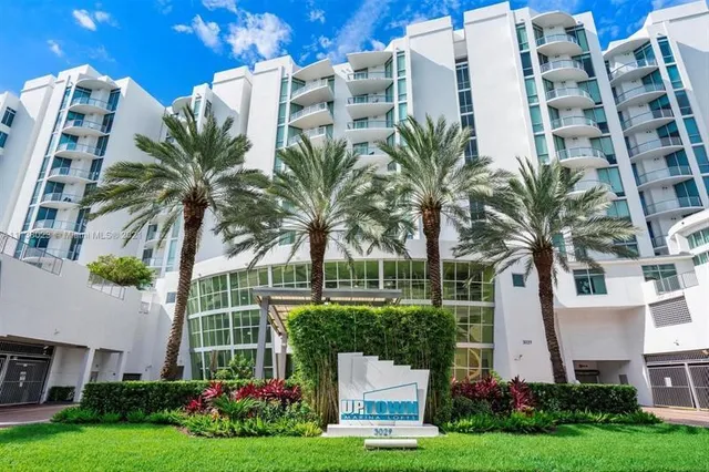 2-bedroom rental at 3029 NE 188th Street, Aventura