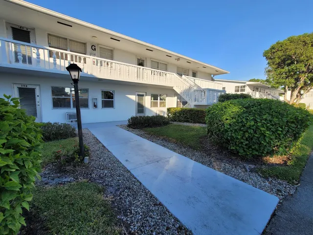 2-bedroom rental at 155 Coventry, West Palm Beach