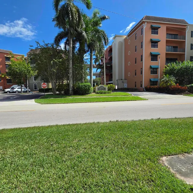 2-bedroom rental at 1640 Presidential Way, West Palm Beach
