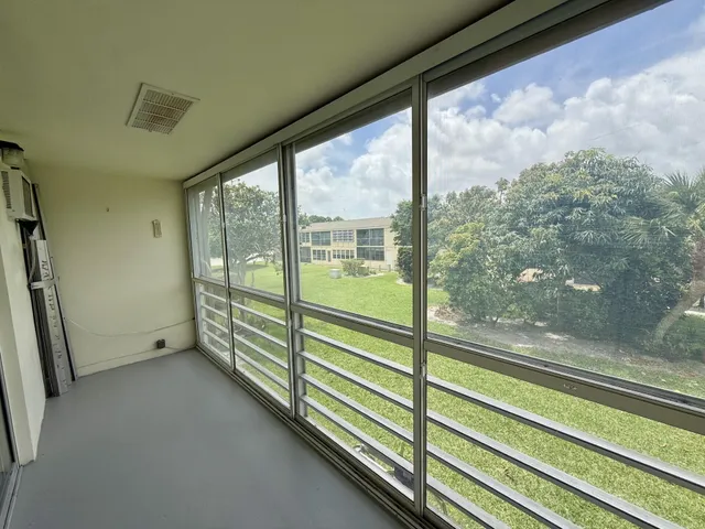 1-bedroom rental at 32 Kingswood B, West Palm Beach