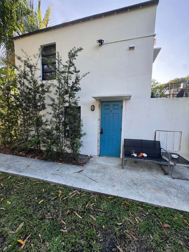 1-bedroom rental at 2541 NE 181st Street #C, North Miami Beach