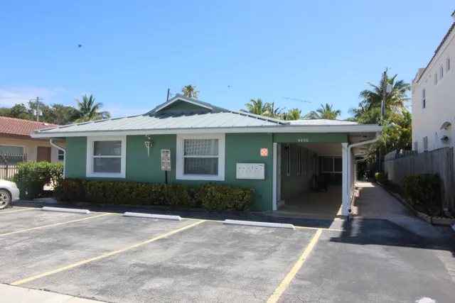 1-bedroom rental at 4440 Bougainvilla Drive #4b, Lauderdale-By-The-Sea