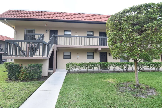 2-bedroom rental at 21895 Lake Forest Circle #102, Boca Raton