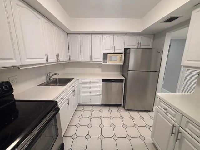 2-bedroom rental at 6100 S Falls Circle Drive #204, Lauderhill
