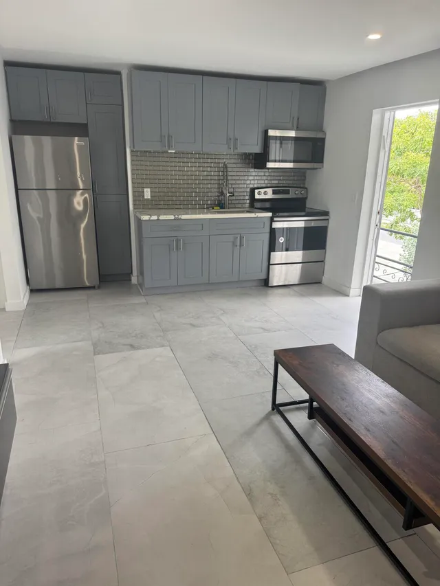 1-bedroom rental at 2201 Greene Street #5, Hollywood
