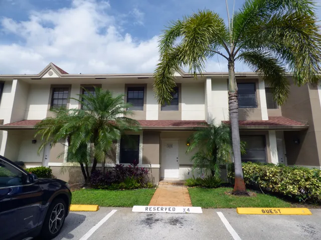 2-bedroom rental at 227 City View Drive, Fort Lauderdale